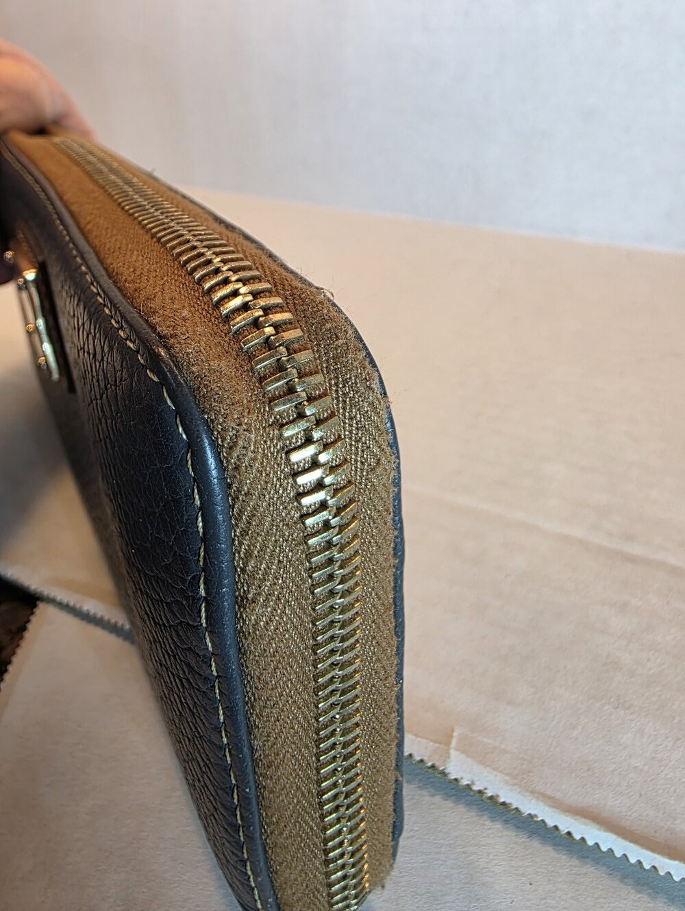 SALE!! Dooney and Bourke Dome Bag in Olive Gray with Matching Zipper Wallet EUC - Picture 9 of 14